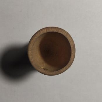 Objet en bois creux et circulaire
