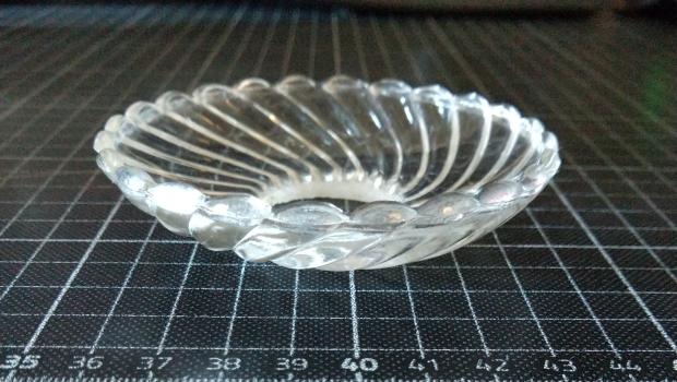 Objet en verre percé d'un trou